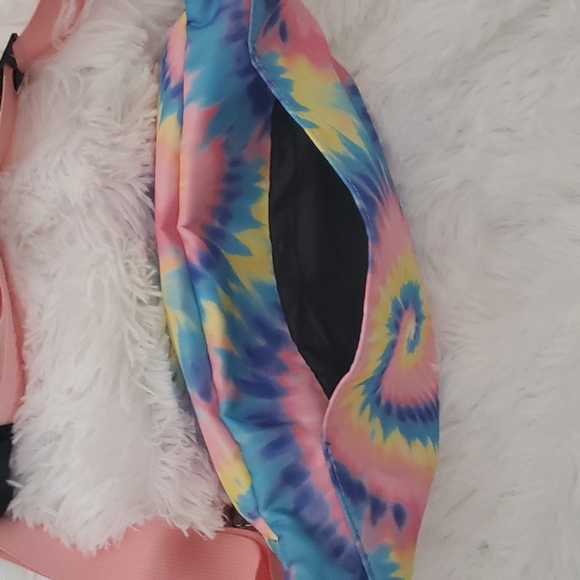 NWOT Fanny Pack - Picture 3 of 9